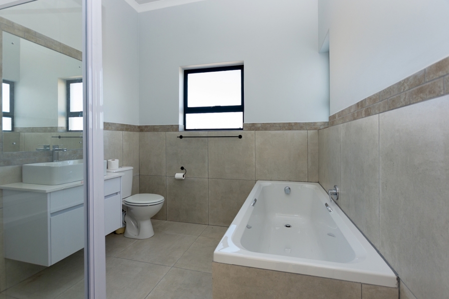 4 Bedroom Property for Sale in Da Gama Bay Western Cape